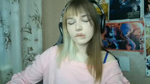Mila online show from June 4, 2026, 4:13 pm