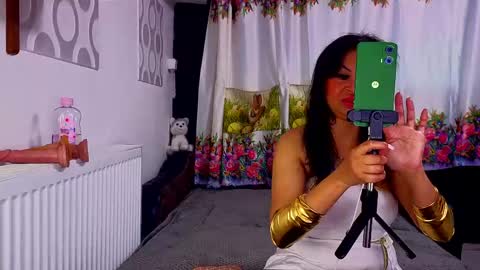 Sonya online show from May 19, 2026, 4:19 am