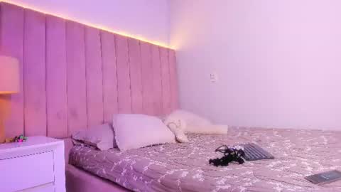 sophi_cooper29 online show from June 22, 2026, 8:06 pm