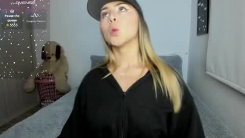 Snapshot of sophi_moreno chatting on May 14, 2026, 1:12 am Sofi online show from May 14, 2026, 1:12 am