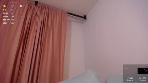 Snapshot of sophia_bones chatting on January 6, 2025, 3:20 am SophiI online show from January 6, 2025, 3:20 am