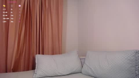 Snapshot of sophia_bones chatting on January 9, 2025, 2:22 am SophiI online show from January 9, 2025, 2:22 am