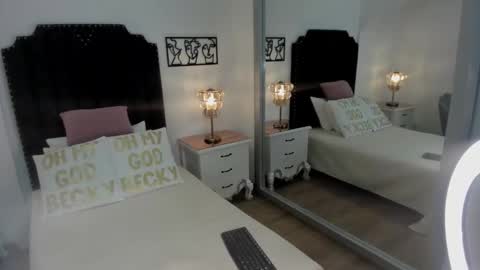 sophia boods online show from March 8, 2026, 3:54 am