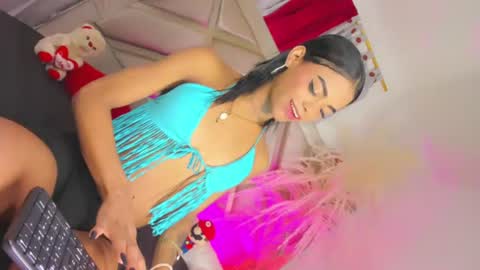 Snapshot of sophia_horny19 chatting on July 8, 2026, 12:48 am sophia_horny19 online show from July 8, 2026, 12:48 am