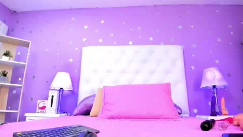 Snapshot of sophia_models chatting on October 4, 2025, 7:01 pm Sophia online show from October 4, 2025, 7:01 pm