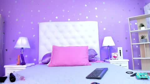 Snapshot of sophia_models chatting on October 8, 2025, 6:27 pm Sophia online show from October 8, 2025, 6:27 pm