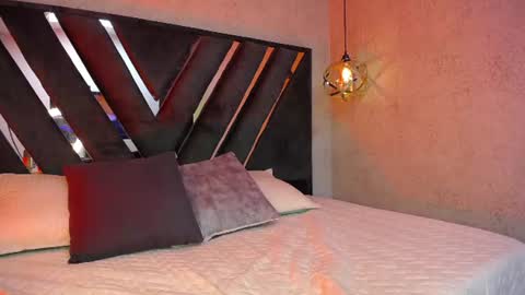 Snapshot of sophia_pinkk17 chatting on June 19, 2026, 3:05 pm sophia_pinkk17 online show from June 19, 2026, 3:05 pm