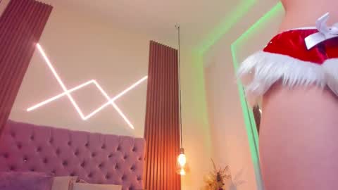 sophia_turneer online show from December 18, 2025, 1:44 am