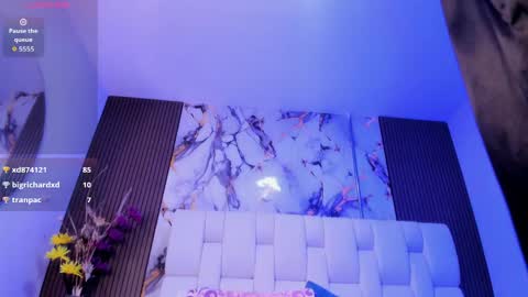sophiaa10 online show from April 30, 2026, 8:57 pm