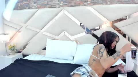 Sophia Paris online show from September 19, 2025, 3:30 am