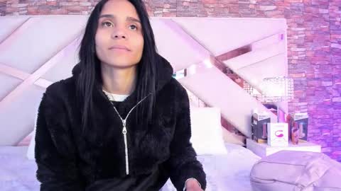 Sophia Paris online show from October 13, 2025, 2:00 am