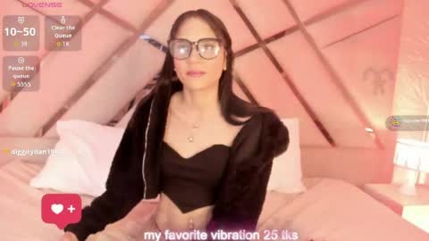 Sophia Paris online show from May 3, 2026, 3:34 am