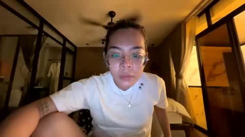 sophiaandress online show from April 23, 2026, 1:13 pm