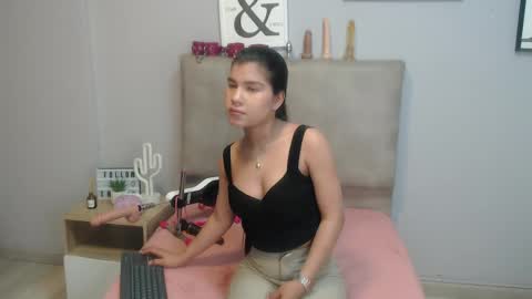 Sophia Bedford online show from April 17, 2026, 2:31 pm