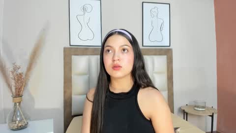 sophiacolliins online show from September 24, 2025, 11:35 am