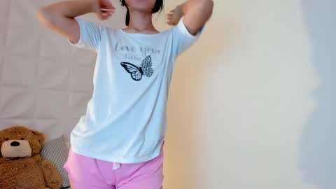 Sophia Howland online show from May 22, 2026, 4:41 am