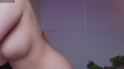 Snapshot of sophialaxx chatting on June 25, 2026, 5:12 am Sophia online show from June 25, 2026, 5:12 am