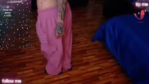 sophiamiller6 online show from April 30, 2026, 1:06 pm