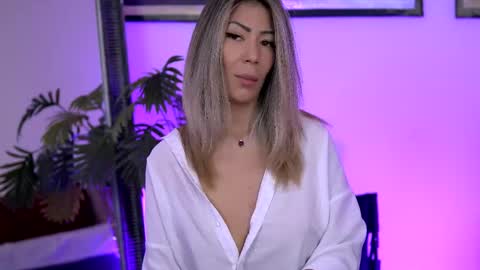 Sophie online show from May 27, 2026, 1:35 am