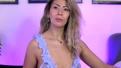 Sophie online show from June 4, 2026, 3:01 am