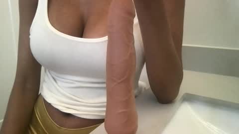Snapshot of sophiaraexx chatting on May 14, 2026, 1:18 pm Sophia online show from May 14, 2026, 1:18 pm