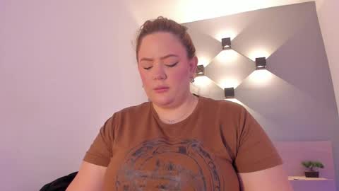 Snapshot of sophiarossee chatting on February 21, 2025, 12:17 pm Sofi online show from February 21, 2025, 12:17 pm