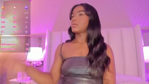 Snapshot of sophiasmiths_ chatting on February 19, 2025, 1:18 am SophiaSmiths online show from February 19, 2025, 1:18 am