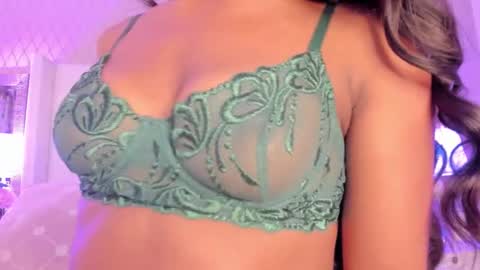 Snapshot of sophiasmiths_ chatting on September 28, 2025, 11:37 am SophiaSmiths online show from September 28, 2025, 11:37 am