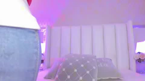 SophiaSmiths online show from July 8, 2026, 12:04 am