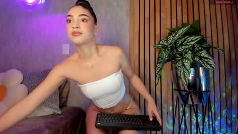 Sophi  online show from April 24, 2026, 2:36 am