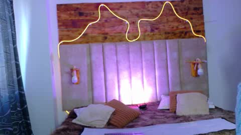 sophie and katia online show from November 17, 2025, 7:30 pm