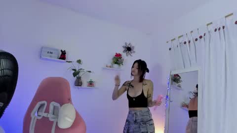 Snapshot of sophie_dolly_ chatting on December 10, 2024, 2:48 am sophie doll online show from December 10, 2024, 2:48 am