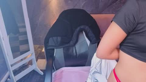 sophie_jones_b online show from April 22, 2026, 12:39 pm