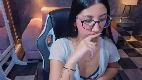 sophie_jones_b online show from April 29, 2026, 5:30 pm