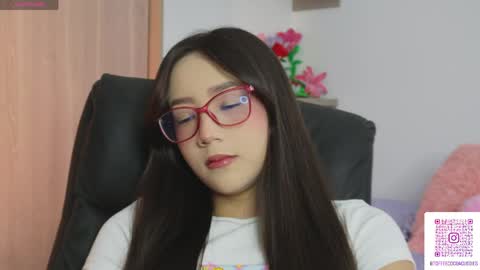 Snapshot of sophie_lii chatting on May 6, 2026, 10:04 pm Sophie or Sof online show from May 6, 2026, 10:04 pm