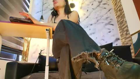 Sophie online show from December 17, 2025, 12:55 pm