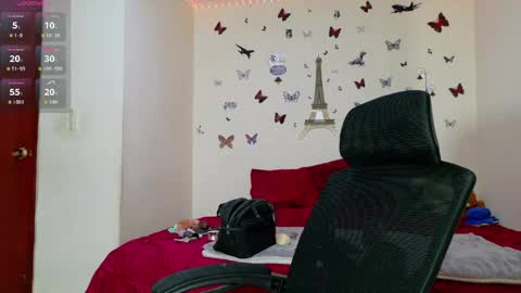 sophie_new25 online show from April 30, 2026, 11:38 am
