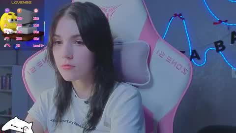 sophie_nomenal_ online show from January 8, 2026, 2:30 pm