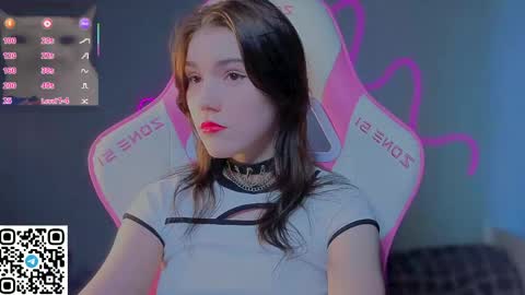 sophie_nomenal_ online show from May 3, 2026, 3:18 pm