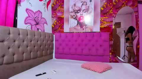 Sophie Queem online show from March 17, 2026, 11:52 pm