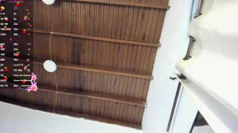 sophie_smith19 online show from April 30, 2026, 2:01 pm