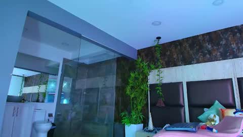 Sarah sophia  online show from December 6, 2024, 7:43 am