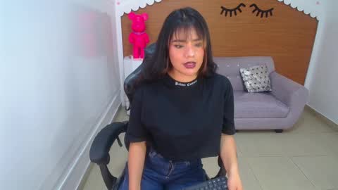 Snapshot of sophie_t_ chatting on February 11, 2025, 10:39 pm Sofia online show from February 11, 2025, 10:39 pm