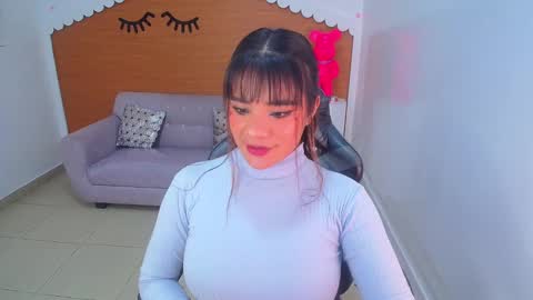 Snapshot of sophie_t_ chatting on February 14, 2025, 11:21 am Sofia online show from February 14, 2025, 11:21 am