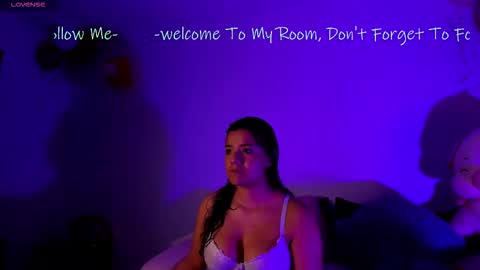 Snapshot of sophie_t_ chatting on December 3, 2025, 1:24 am Sofia online show from December 3, 2025, 1:24 am