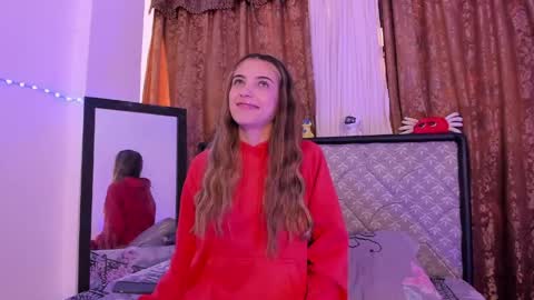 Sophie online show from May 30, 2026, 1:52 pm