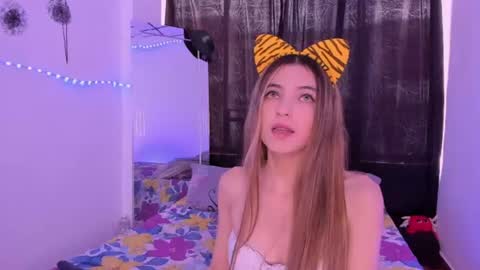 Sophie online show from July 31, 2026, 6:51 pm