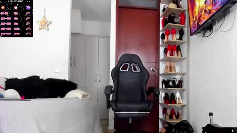 Snapshot of sophiebaker__ chatting on December 22, 2025, 1:57 am sophiebaker__ online show from December 22, 2025, 1:57 am