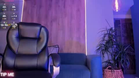 Snapshot of sophiebarnett_ chatting on May 8, 2026, 1:33 am Sophie online show from May 8, 2026, 1:33 am