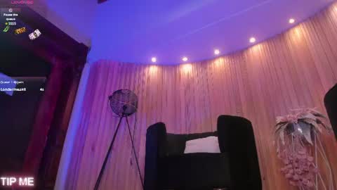 Snapshot of sophiebarnett_ chatting on June 26, 2026, 12:37 am Sophie online show from June 26, 2026, 12:37 am